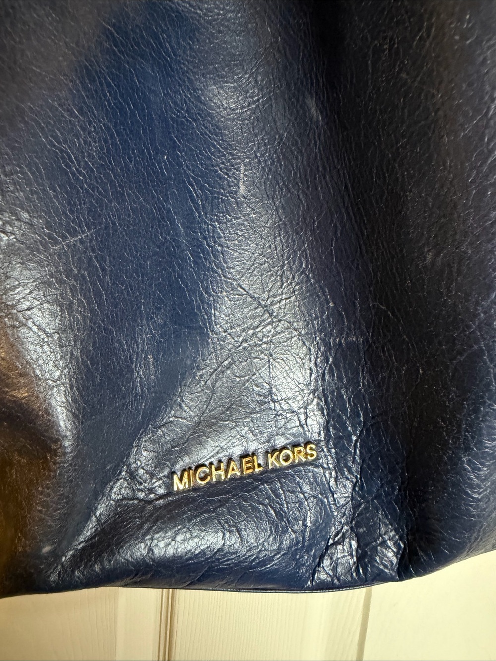 Michael Kors Navy Leather Shoulder Bag with Gold Chain Straps - Picture 7 of 12